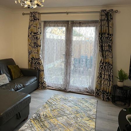 Beautiful 2-Bedroom In Grays Close To Lakeside מראה חיצוני תמונה