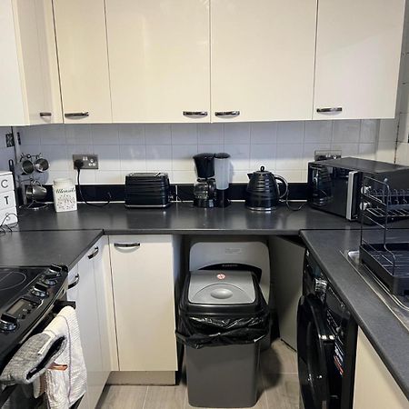 Beautiful 2-Bedroom In Grays Close To Lakeside מראה חיצוני תמונה