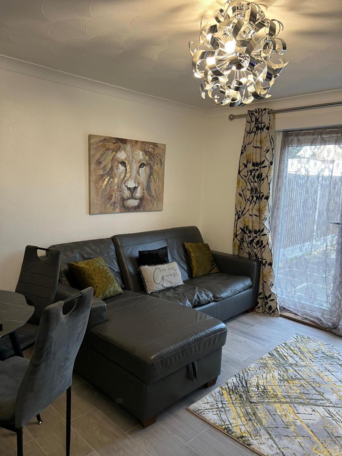 Beautiful 2-Bedroom In Grays Close To Lakeside מראה חיצוני תמונה