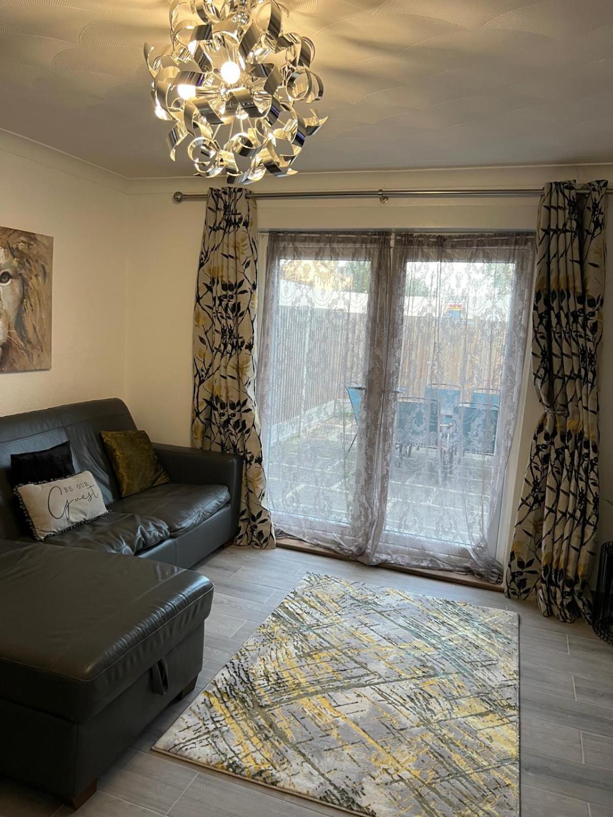 Beautiful 2-Bedroom In Grays Close To Lakeside מראה חיצוני תמונה