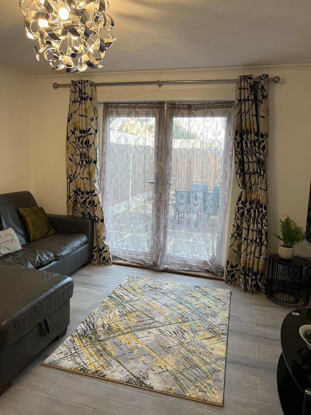 Beautiful 2-Bedroom In Grays Close To Lakeside מראה חיצוני תמונה