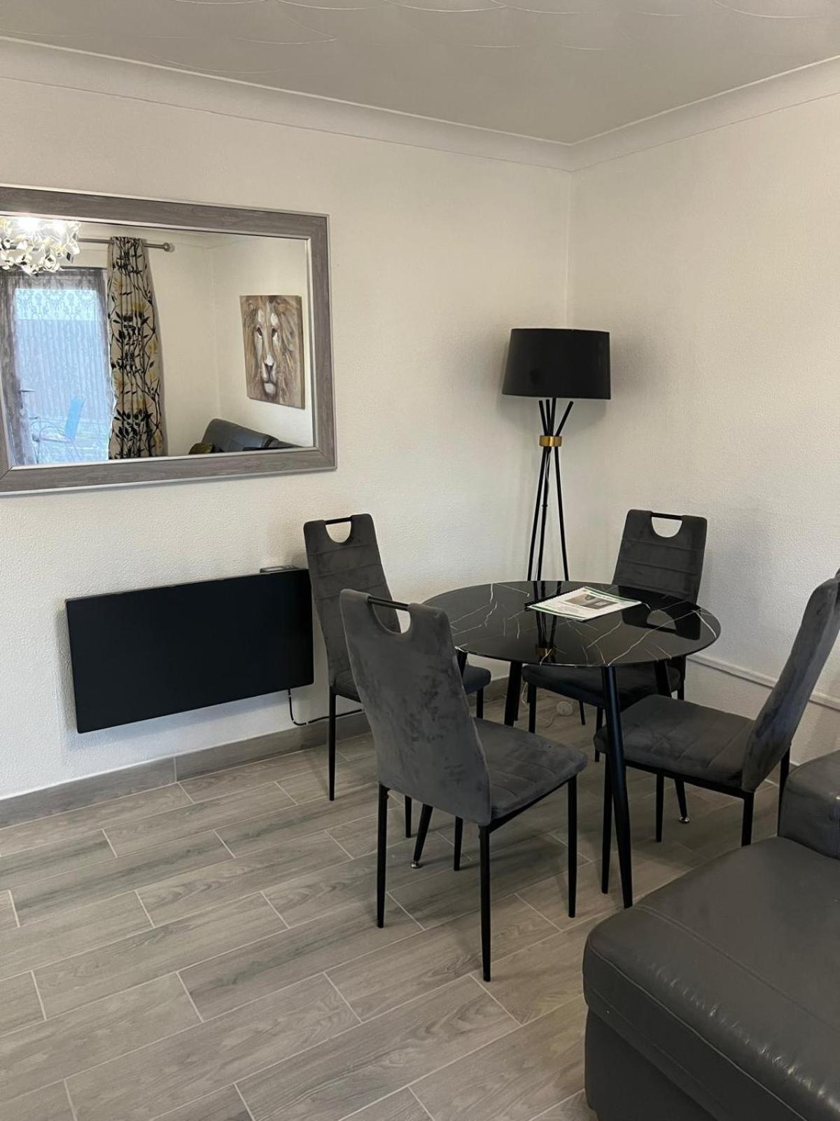 Beautiful 2-Bedroom In Grays Close To Lakeside מראה חיצוני תמונה